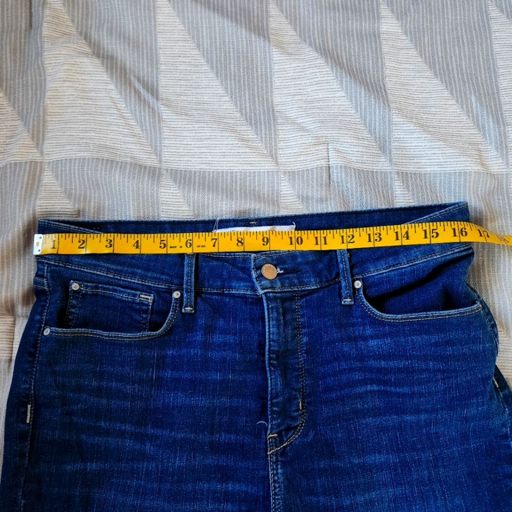 Signature Levi's Mid Rise BootCut Jeans - Picture 6 of 8